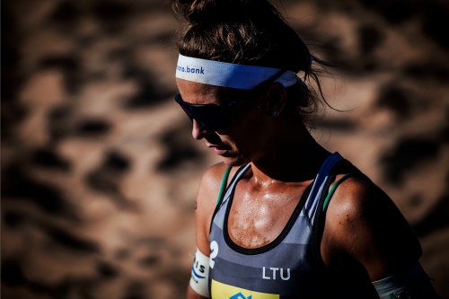 FOTO: Volleyball World. Paulikiene/Raupelyte (LTU) vs Vieira/Chamereau FRA