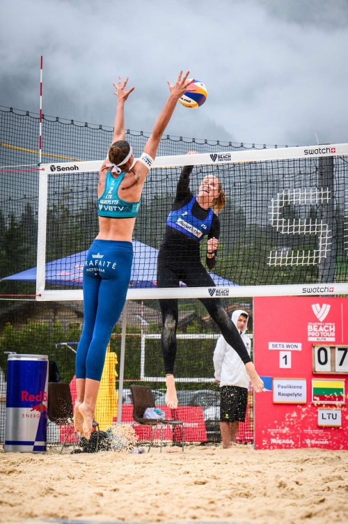 FOTO: Volleyball World. Paulikiene/Raupelyte (LTU) vs Cannon/Kraft (USA)