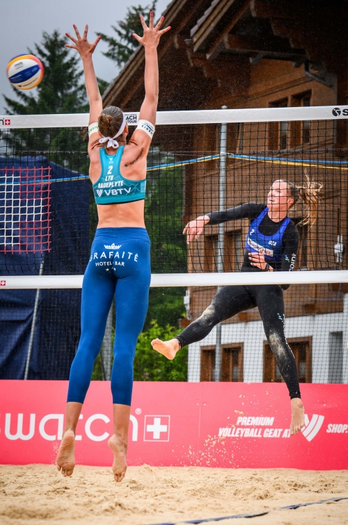 FOTO: Volleyball World. Paulikiene/Raupelyte (LTU) vs Cannon/Kraft (USA)