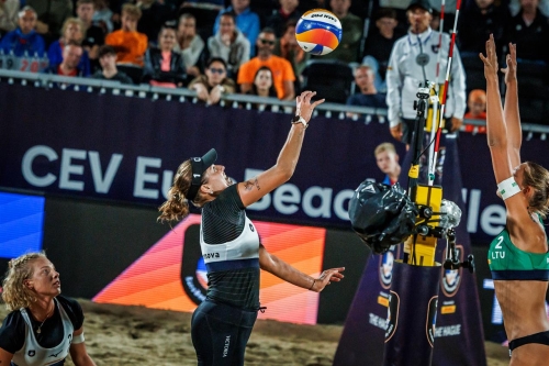 FOTO: CEV. Paulikiene/Raupelyte (LTU) vs Hermannova/Stochlova (CZE)
