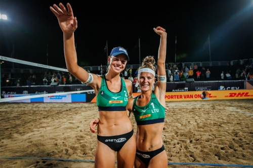 FOTO: CEV. Paulikiene/Raupelyte (LTU) vs Hermannova/Stochlova (CZE)