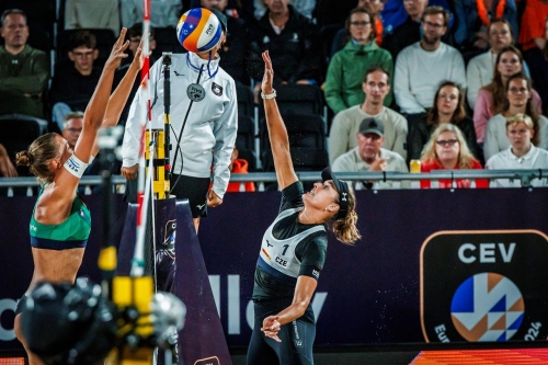 FOTO: CEV. Paulikiene/Raupelyte (LTU) vs Hermannova/Stochlova (CZE)