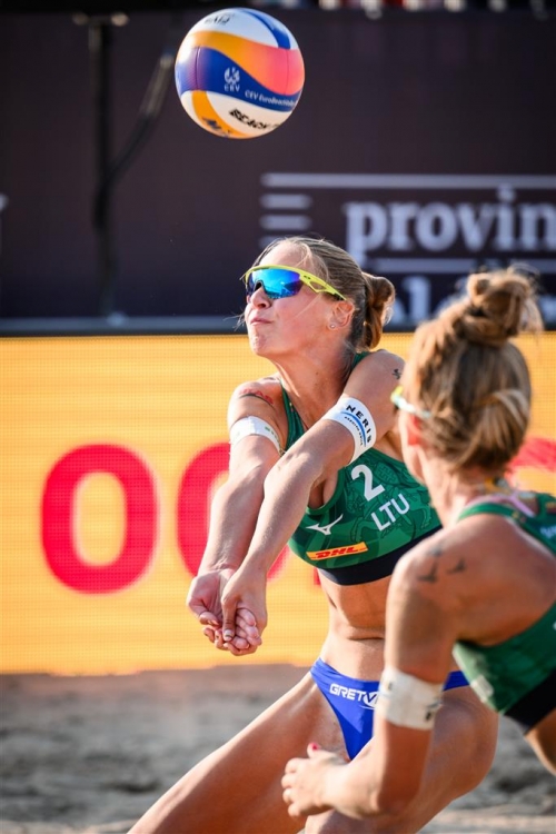 FOTO: CEV. Paulikiene/Raupelyte (LTU) vs Esmee/Zoe (SUI)