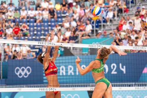 FOTO: Volleyball World. Paulikiene/Raupelyte (LTU) vs Akiko/Ishii (JPN)