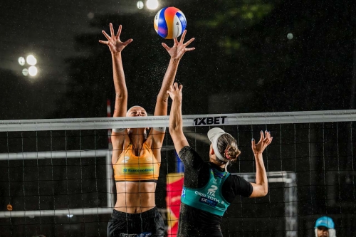 FOTO: Volleyball World. Paulikiene/Raupelyte (LTU) vs. Gottardi/Orsi Toth, R. (ITA)