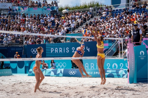 FOTO: Volleyball World. Paulikiene/Raupelyte (LTU) vs Stam/Schoon (NED)