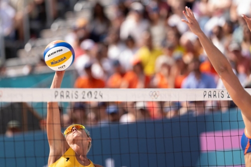 FOTO: Volleyball World. Paulikiene/Raupelyte (LTU) vs Stam/Schoon (NED)
