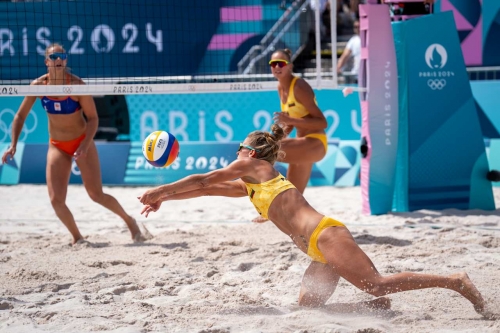 FOTO: Volleyball World. Paulikiene/Raupelyte (LTU) vs Stam/Schoon (NED)