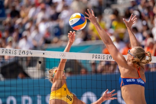 FOTO: Volleyball World. Paulikiene/Raupelyte (LTU) vs Stam/Schoon (NED)