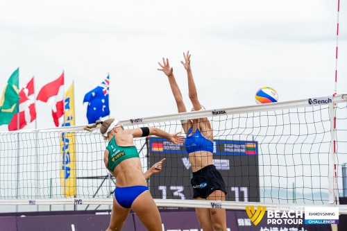 FOTO: Volleyball World. Raupelyte/Paulikiene (LTU) vs Ittlinger/Borger (GER)