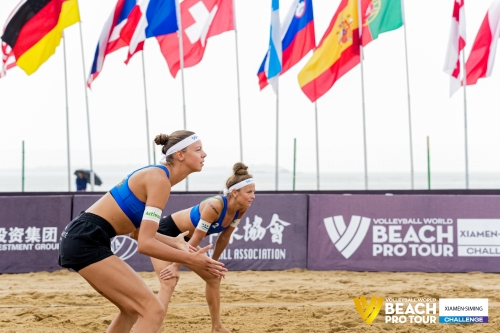FOTO: Volleyball World. Raupelyte/Paulikiene (LTU) vs Ittlinger/Borger (GER)