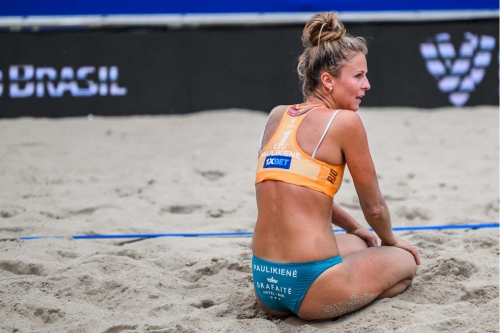 FOTO: Volleyball World. Paulikiene/Raupelyte (LTU) vs. Andressa/Taina (BRA)