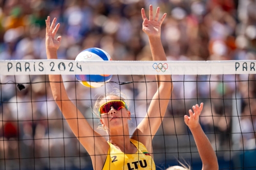 FOTO: Volleyball World. Paulikiene/Raupelyte (LTU) vs Stam/Schoon (NED)