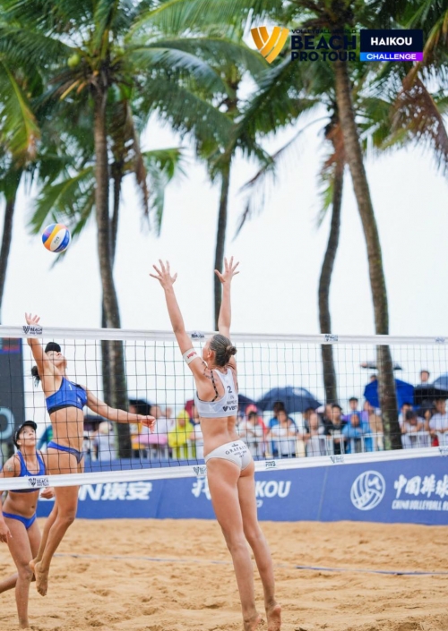 FOTO: Volleyball World. Taina/Victoria (BRA) vs Paulikiene/Raupelyte (LTU)