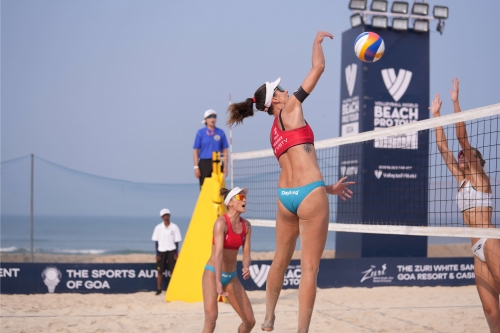 FOTO: Volleyball World. Paulikiene/Raupelyte (LTU) vs Anouk/Mader (SUI)