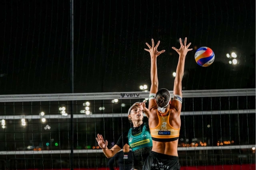 FOTO: Volleyball World. Paulikiene/Raupelyte (LTU) vs. Gottardi/Orsi Toth, R. (ITA)
