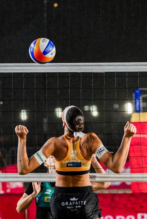 FOTO: Volleyball World. Paulikiene/Raupelyte (LTU) vs. Gottardi/Orsi Toth, R. (ITA)