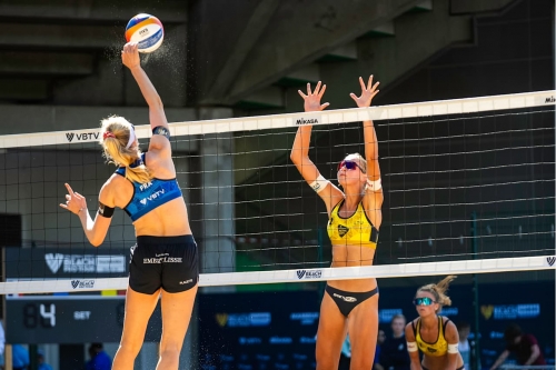 FOTO: Volleyball World. Paulikiene/Raupelyte (LTU) vs Placette/Richard (FRA)