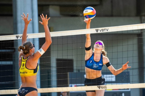 FOTO: Volleyball World. Paulikiene/Raupelyte (LTU) vs Placette/Richard (FRA)