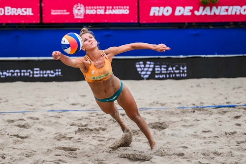 FOTO: Volleyball World. Paulikiene/Raupelyte (LTU) vs. Andressa/Taina (BRA)