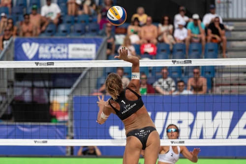 FOTO: Volleyball World. Namike/Brailko (LAT) vs Paulikiene/Raupelyte (LTU)