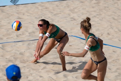 FOTO: Volleyball World. Davidova/Baieva (UKR) vs Paulikiene/Raupelyte (LTU)