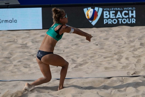 FOTO: Volleyball World. Davidova/Baieva (UKR) vs Paulikiene/Raupelyte (LTU)