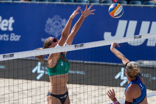 FOTO: Volleyball World. Davidova/Baieva (UKR) vs Paulikiene/Raupelyte (LTU)