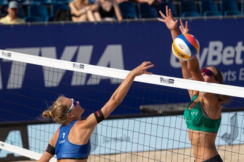 FOTO: Volleyball World. Davidova/Baieva (UKR) vs Paulikiene/Raupelyte (LTU)