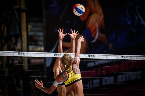 FOTO: Volleyball World. Paulikiene/Raupelyte (LTU) vs Taina/Victoria (BRA)