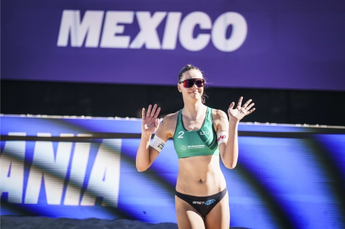 FOTO: Volleyball World. Hughes/Cheng (USA) vs Paulikiene/Raupelyte (LTU)