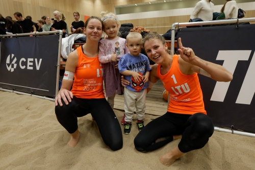 FOTO: CEV. Bekhuis/Ypma (NED) vs Paulikiene/Raupelyte (LTU)