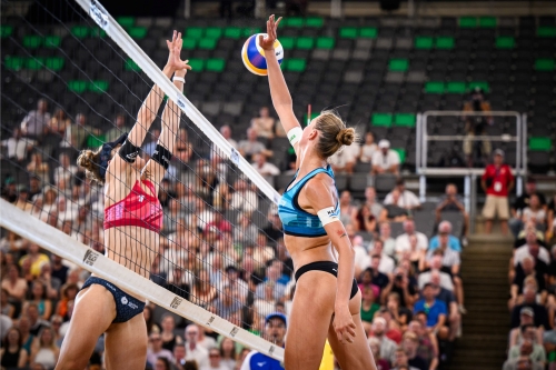 FOTO: Volleyball World. Paulikiene/Raupelyte (LTU) vs. Huberli/Brunner (SUI)