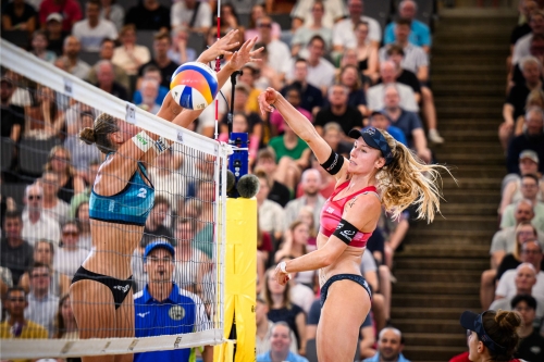 FOTO: Volleyball World. Paulikiene/Raupelyte (LTU) vs. Huberli/Brunner (SUI)