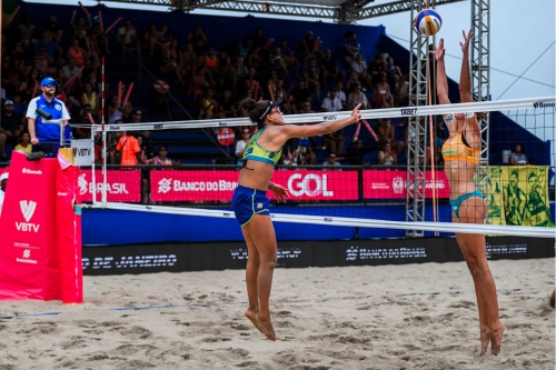FOTO: Volleyball World. Paulikiene/Raupelyte (LTU) vs. Andressa/Taina (BRA)
