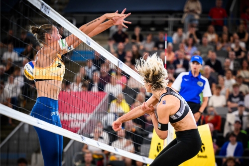 FOTO: Volleyball World. Paulikiene/Raupelyte (LTU) vs. Ludwig/Lippmann (GER)