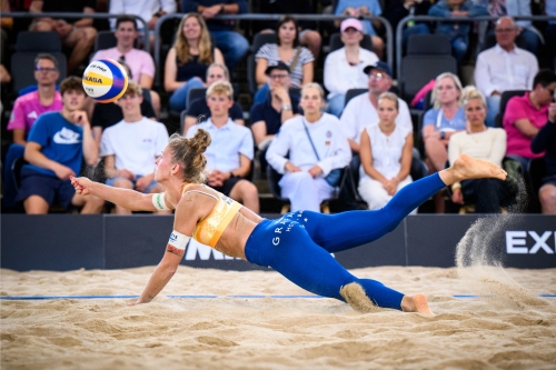FOTO: Volleyball World. Paulikiene/Raupelyte (LTU) vs. Ludwig/Lippmann (GER)