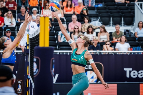 FOTO: CEV. Paulikiene/Raupelyte (LTU) vs Broring/van Driel, E. (NED)