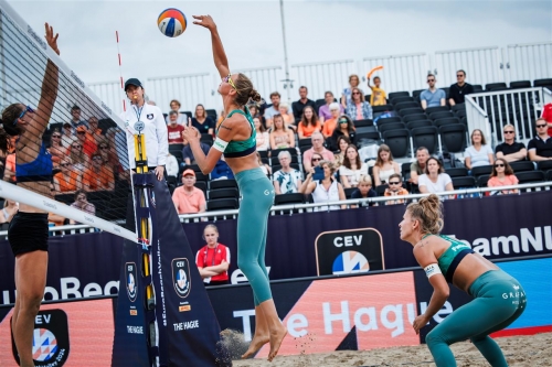 FOTO: CEV. Paulikiene/Raupelyte (LTU) vs Broring/van Driel, E. (NED)