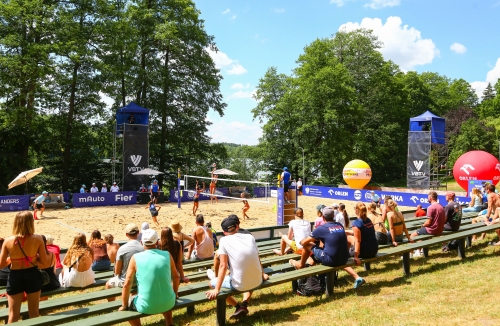 FOTO: Volleyball World. Vitoria/Hegeile (BRA) vs Raupelyte/Paulikiene (LTU)