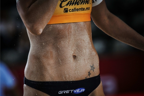 FOTO: Volleyball World. Raupelyte/Paulikiene (LTU) vs Taina/Victoria (BRA)