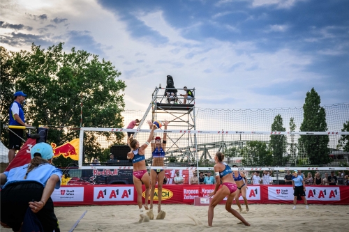 FOTO: Volleyball World. Agatha/Rebecca (BRA) vs Paulikiene/Raupelyte (LTU)