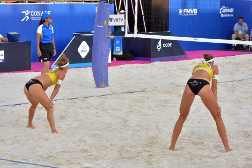 FOTO: Volleyball World. Paulikiene/Raupelyte (LTU) vs Agatha/Rebecca (BRA)