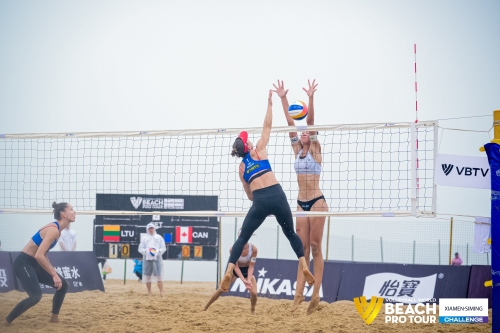 FOTO: Volleyball World. Raupelyte/Paulikiene (LTU) vs Bansley/Bukovec (CAN)