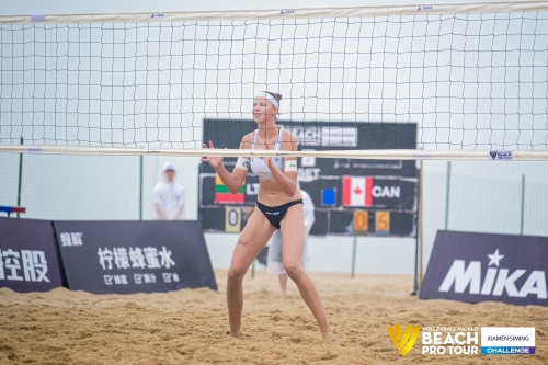FOTO: Volleyball World. Raupelyte/Paulikiene (LTU) vs Bansley/Bukovec (CAN)