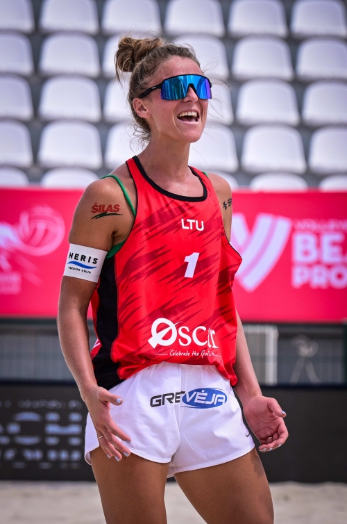 FOTO: Volleyball World. Paulikiene/Raupelyte (LTU) vs Akiko/Ishii (JPN)