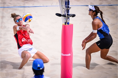 FOTO: Volleyball World. Paulikiene/Raupelyte (LTU) vs Akiko/Ishii (JPN)