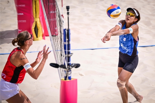 FOTO: Volleyball World. Paulikiene/Raupelyte (LTU) vs Akiko/Ishii (JPN)