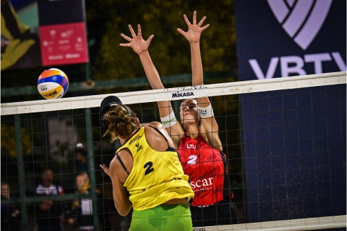 FOTO: Volleyball World. Paulikiene/Raupelyte (LTU) vs Agatha/Rebecca (BRA)