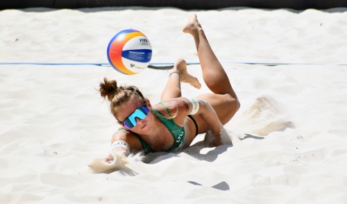 FOTO: Volleyball World. Paulikiene/Raupelyte (LTU) vs Vieira/Chamereau (FRA)